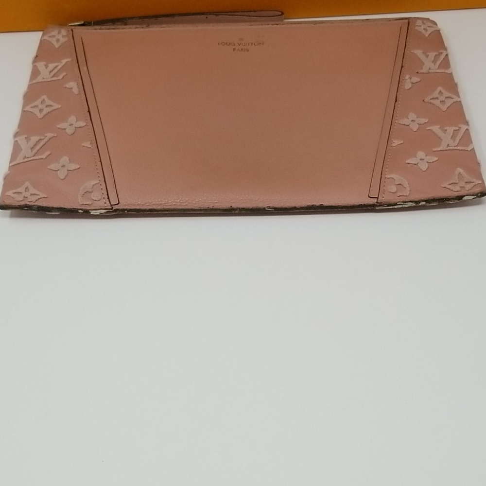 SOLD LV Pochette W MonogramVeau Cachemire in Magnolia - Picture 6 of 12